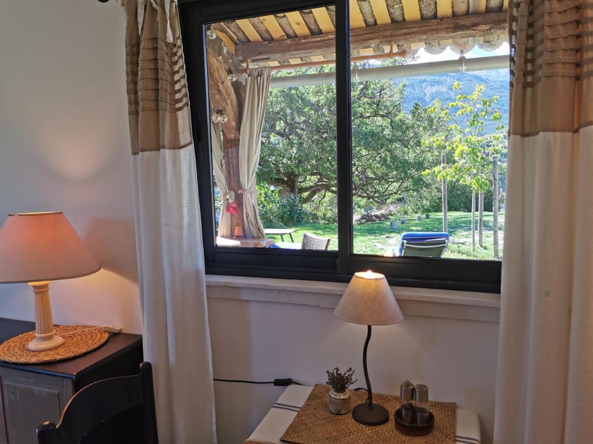 La Peyregoune, Logement En Pleine Nature Et Table D'Hotes Blieux Exterior foto